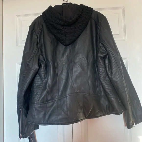NWT CUTE BLACK RIVET FAUX LEATHER JACKET WITH HOOD 2X - Picture 6 of 6